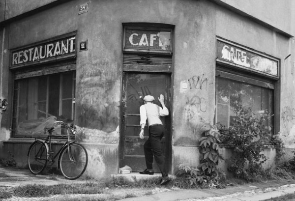Stanko Abadzic, Curiosity, Prague 2002. Stanko Abadzic, Curiosity, Prague 2002.