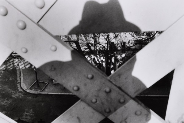 Claude Dityvon, Rue Caulaincourt, Paris XVIII, 1997, Autoportrait, estimate 1 000-1 500 €. Claude Dityvon, Rue Caulaincourt, Paris XVIII, 1997, Autoportrait, estimate 1 000-1 500 €.