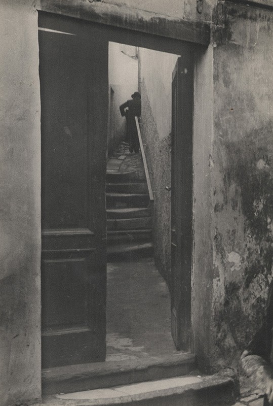Roman Vishniac, Side Entrance to the Jewish Quarter, Bratislava